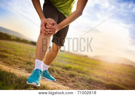 Runner with injured knee