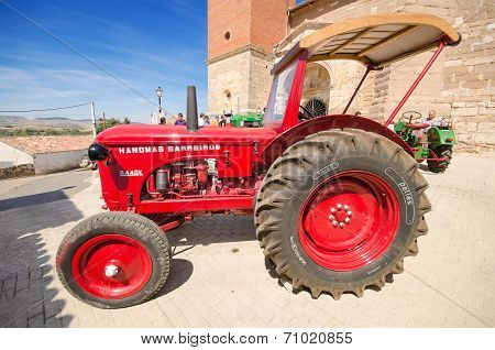 Vintage tractor exhibition. Hanomag Barreiros R440 .