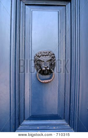 Knocker