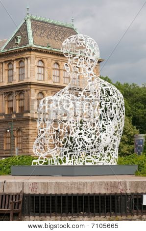Konst staty nära Rudolfinum