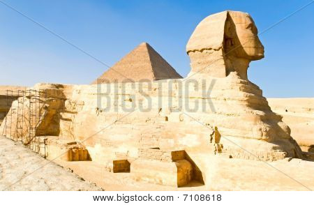 Sfinga a pyramidy Chufu