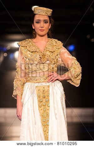 Zuhal Moda, Balkanlarin Buyulu Atesi Catwalk