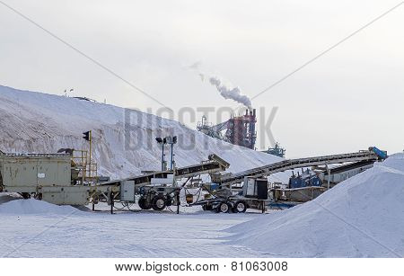 The Dead Sea Works Is An Israeli Potash Plant In Sdom .