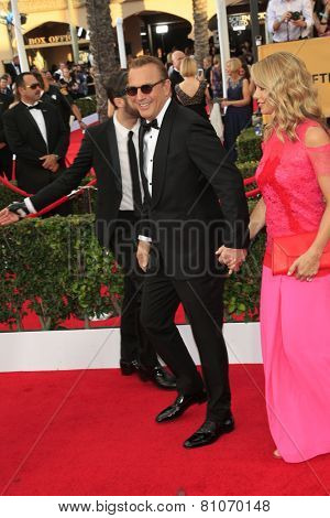 LOS ANGELES - JAN 25:  Kevin Costner, Christine Baumgartner at the 2015 Screen Actor Guild Awards at the Shrine Auditorium on January 25, 2015 in Los Angeles, CA