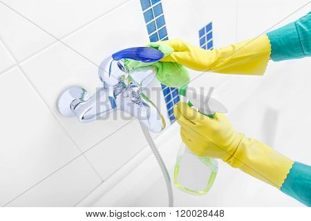 Wash faucet spray.