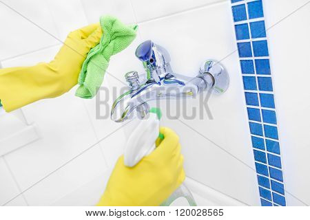 Wash faucet spray.