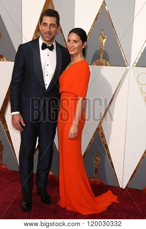 LOS ANGELES - FEB 28:  Aaron Rogers, Olivia Munn at the 88th Annual Academy Awards - Arrivals at the Dolby Theater on February 28, 2016 in Los Angeles, CA