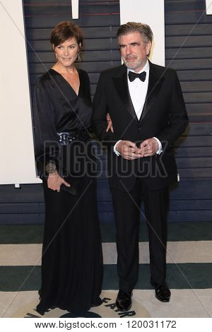 BEVERLY HILLS - FEB 28: Carey Lowell, Tom Freston at the 2016 Vanity Fair Oscar Party on February 28, 2016 in Beverly Hills, California