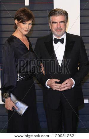 BEVERLY HILLS - FEB 28: Carey Lowell, Tom Freston at the 2016 Vanity Fair Oscar Party on February 28, 2016 in Beverly Hills, California