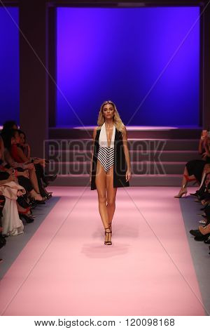 Adl Cengiz Abazoglu Catwalk