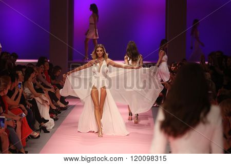 Adl Cengiz Abazoglu Catwalk