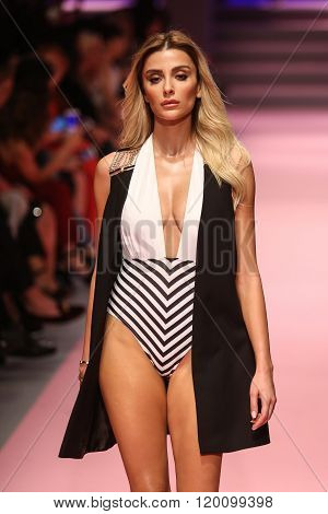 Adl Cengiz Abazoglu Catwalk