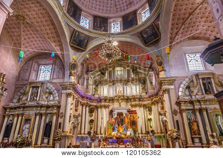 SAN MIGUEL DE ALLENDE, MEXICO - DECEMBER 27, 2014 Basilica Altar Christmas Decorations Templo Del Oratorio De San Felipe Neri Church Facade San Miguel de Allende Mexico. Built in 1700s named for San Felipe Neri from Florence who founded Oratorio Catholic