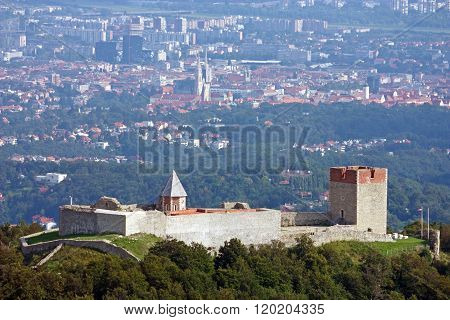 Medvedgrad, Castle