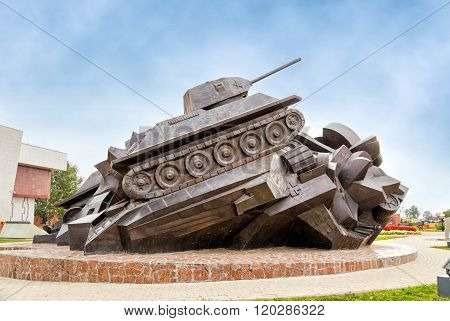 The sculptural composition Tank battle at Prokhorovka - Taran. Russia