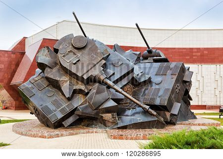 The sculptural composition Tank battle at Prokhorovka - Taran. Russia