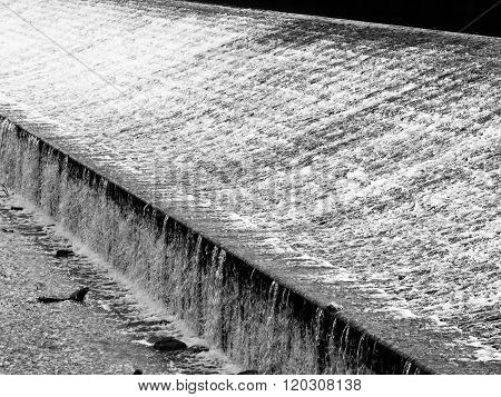 Detailed view of weir