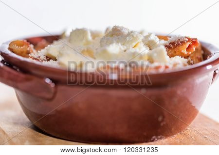 penne in a pan to forn