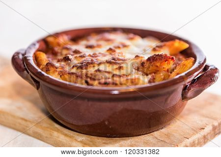penne in a pan to forn