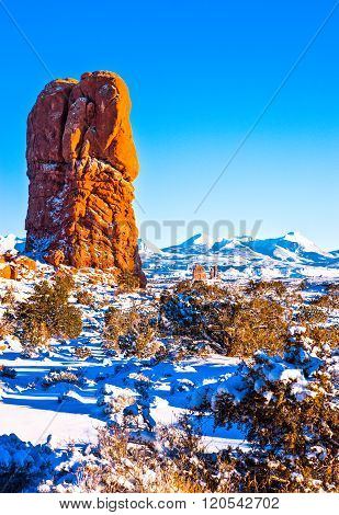 USA, border between Utah and Arizona, Navajo Indian Reserve, snow and rocks in the Monument Valley.