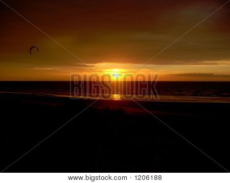 Redcoloured закат на пляже Northsee
