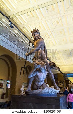 Neptune & Triton sculpture by Bernini