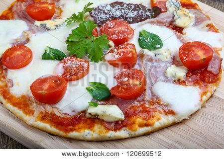 Pizza With Mozzarella And Proscuitto