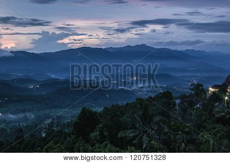Thesunset with views of the mountains and rice fields