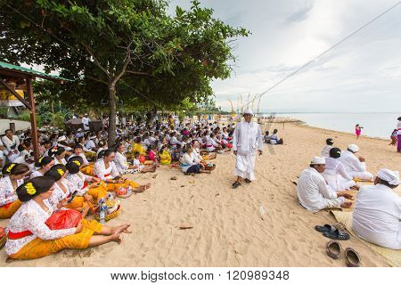 SANUR, BALI - MAR 18, 2016: Unidentified local people during performed Melasti Ritual. Melasti is a Hindu Balinese purification ceremony and ritual is held several days prior to the Nyepi holy day.