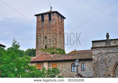 Vigolzone hrad. Emilia-Romagna. Itálie.