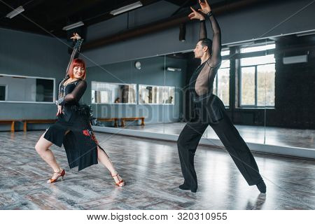 Elegance dancers, ballrom dance training in class