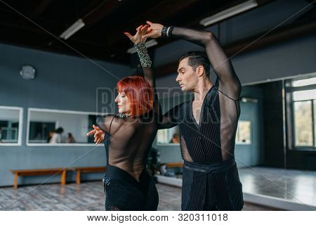 Elegance dancers, ballrom dance training in class