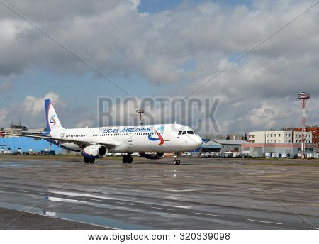 Moscow, Russia - April 26, 2018: Aircraft Airbus A321 (vq-boc) Airline 