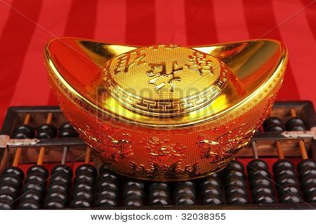 ABACO e lingotti d'oro cinesi significa simboli di ricchezza e prosperità.