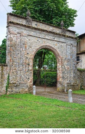 Vigolzone hrad. Emilia-Romagna. Itálie.