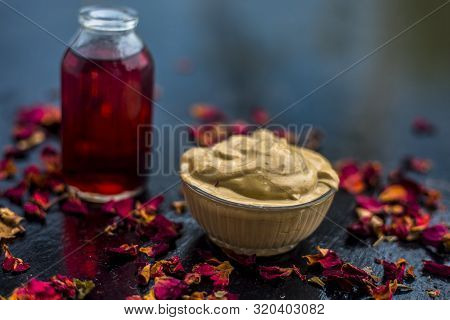 Ubtan/face Mask/face Pack Of Multani Mitti Or Fuller's Earth On Wooden Surface In A Glass Bowl Consi