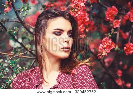 Spring Fashion Photo. Pretty Woman Skincare. Girl Like Nature. Natural Beauty Makeup. Hair Fashion. 