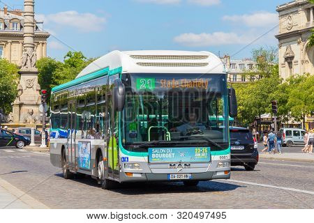 Paris, France - June 23, 2017: Modern Public Bus (production Company Of Man) On The Place Du Chatele