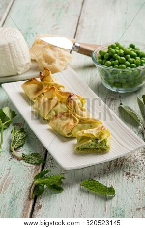fagottini filled with ricotta parmesan cheese and green peas