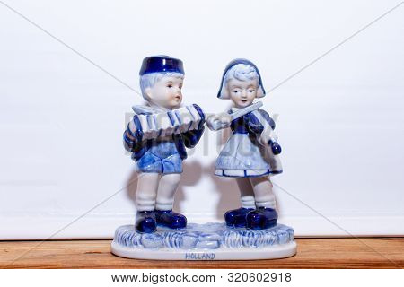 Delft Blue Figurine Of Dutch Couple Playing Music On A Violin And Accordian. Souvenir From Holland/n