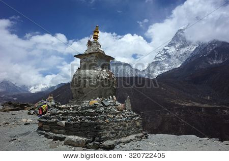Old buddhist stupa on the Everest trek near Dingboche village in Himalayas mountains, Sagarmatha national park, Solukhumbu, Nepal