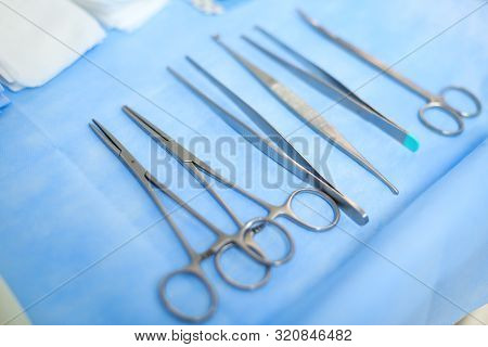 Details With Surgical Stainless Steel Grasping Instruments (artery And Tissue Forceps, Spatula, Hemo