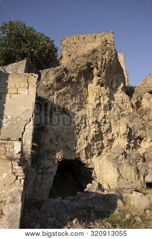 Craco, Abandoned Ghost Town In Italy To Mean A Concept