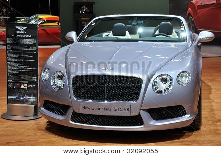 벤틀리 새로운 콘티넨탈 GTC V8