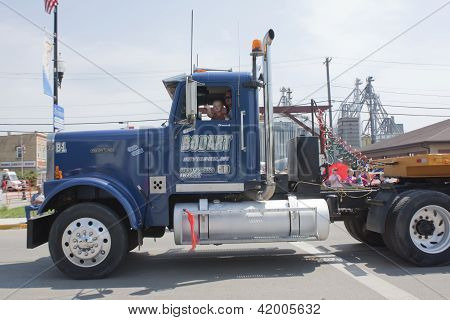 Bodart Semi camion e trattore sventolando alla folla