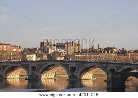 die alte BrÃ¼cke in Toulouse.
