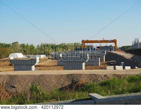 Sremska Raca, 25 April 2021. Construction Of A Bridge On The Sava River, Crane Operation, Beams And