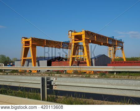 Sremska Raca, 25 April 2021. Construction Of A Bridge On The Sava River, Crane Operation, Beams And