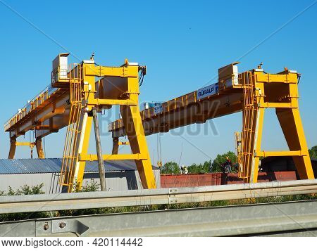 Sremska Raca, 25 April 2021. Construction Of A Bridge On The Sava River, Crane Operation, Beams And 