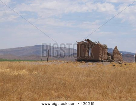 Övergivna Adobe House